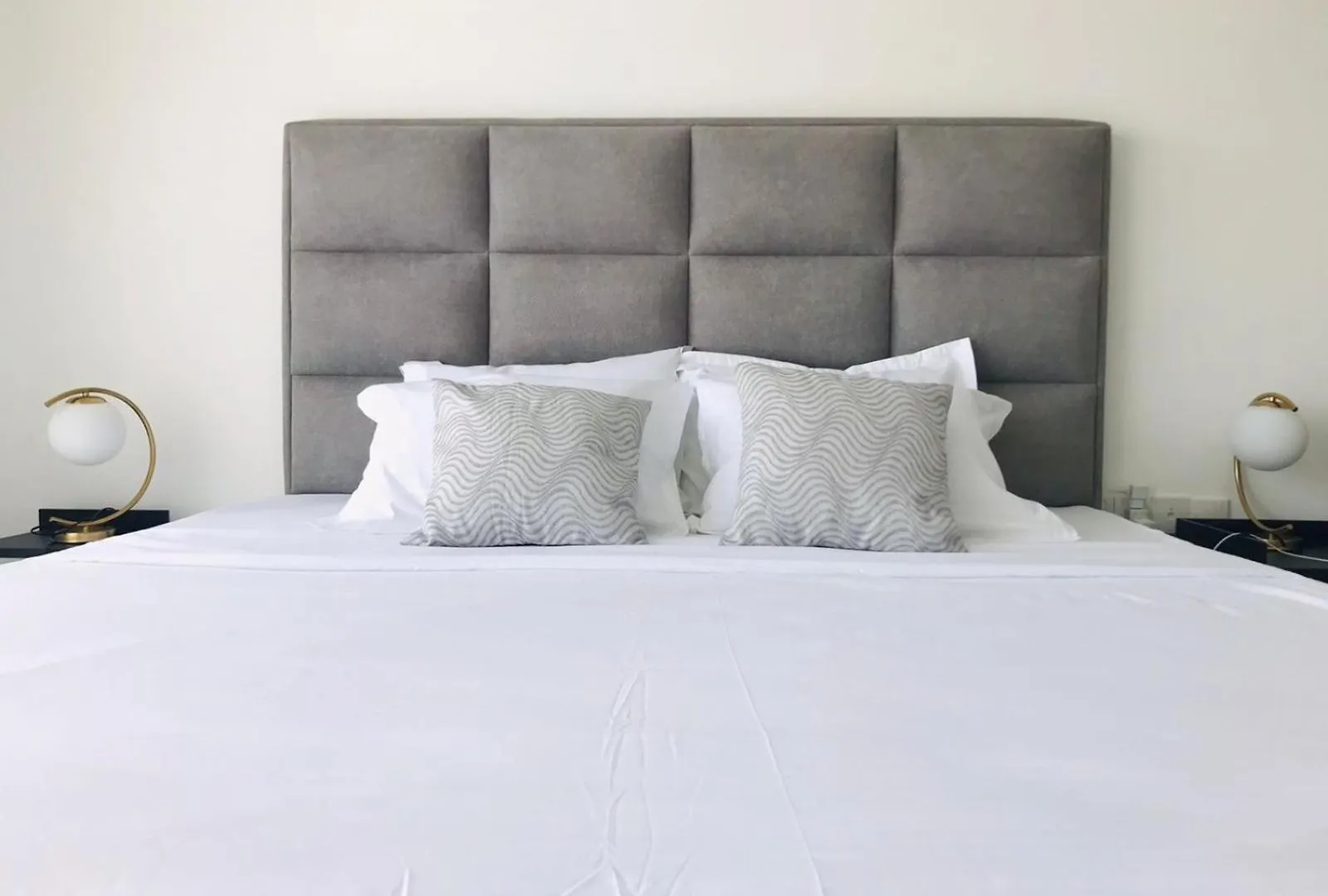 Ocean Breeze Studio Apartment Negombo